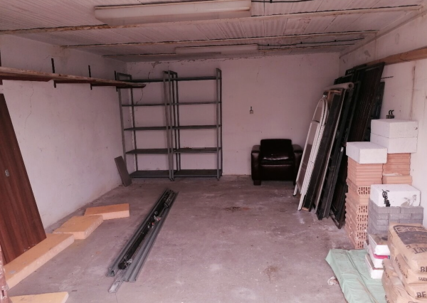 veľká murovaná garáž na predaj