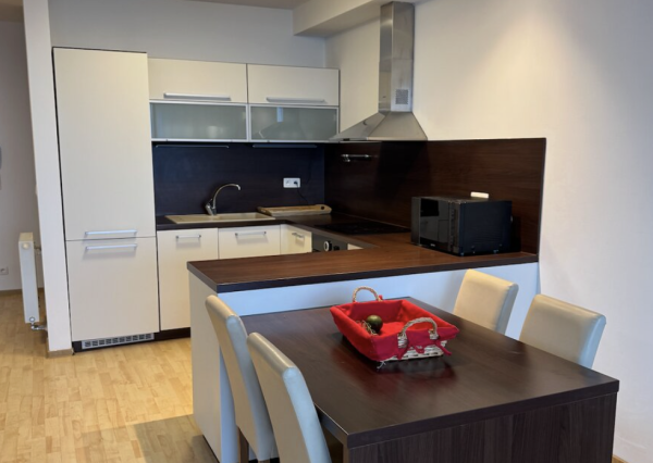 priestranný 2-izbový byt v rezidenčnom komplexe