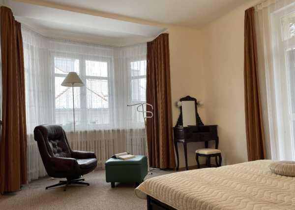 kompletne zariadený byt s balkónom vo vilovej štvrti