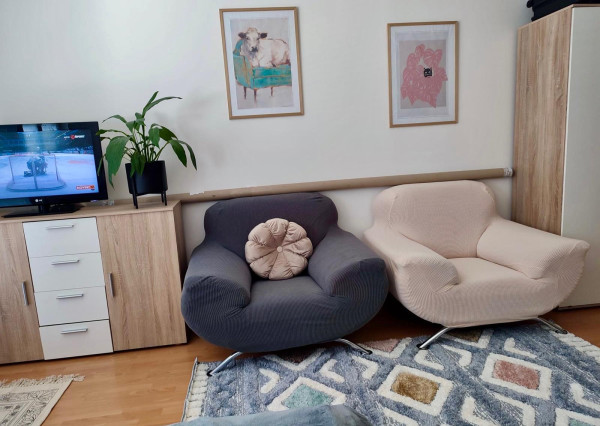 veľká a slnečná garzónka na prenájom s loggiou